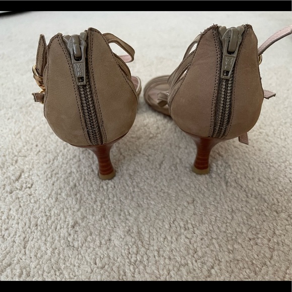 Stuart Weitzman Nuarache Nubuck Kitten-Heel Gladiator Sandal Tan Size 7 - Picture 3 of 5